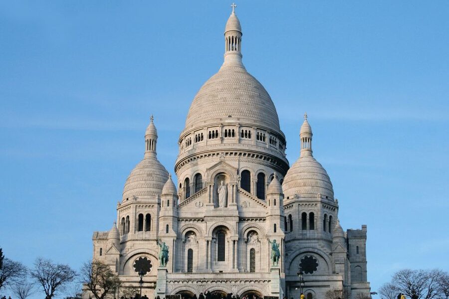 Paris: Montmartre Small Group Guided Walking Tour - Ending at the Moulin Rouge