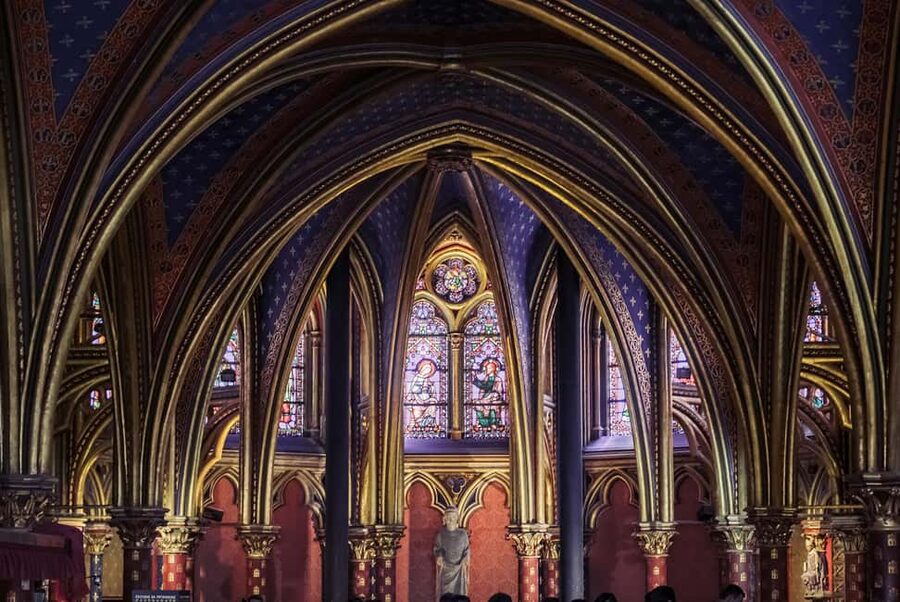 Paris: Notre Dame and Île de la Cité Walking Tour - The 45-minute walk around the island