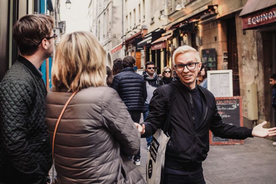 Paris: Notre Dame and Île de la Cité Walking Tour - What the small group changes