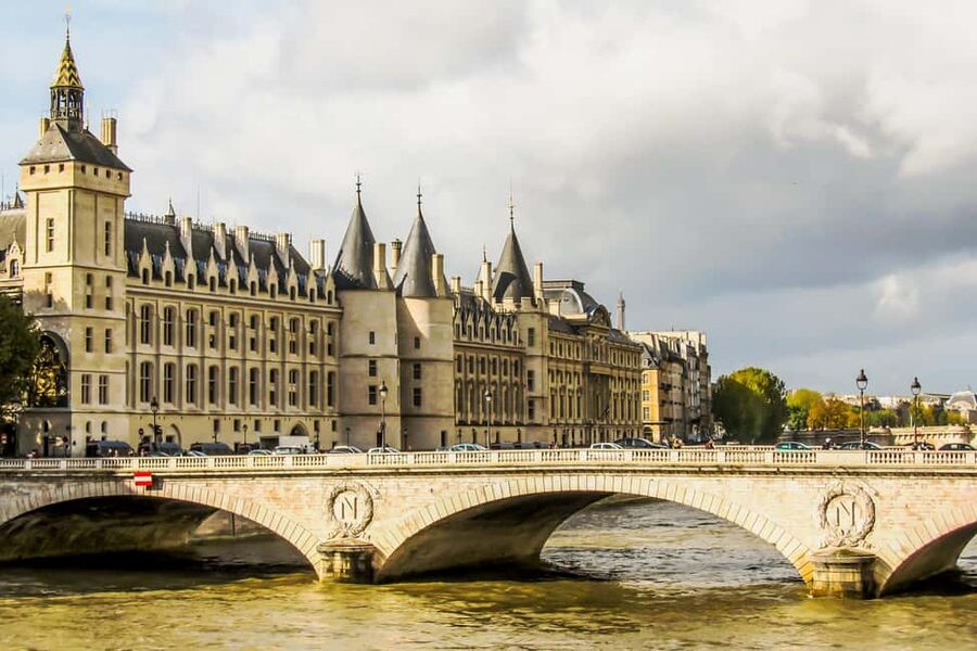 Paris: Notre Dame and Île de la Cité Walking Tour - Final call: book it for context, not just entry