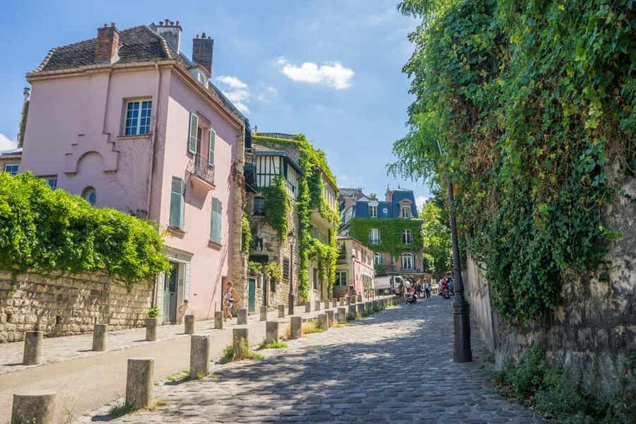 Paris: Walking Tour of Montmartre - Place du Tertre and the artists’ quarter