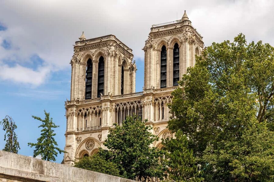 Paris: Walking Tour with Notre Dame or Ste-Chapelle Access - Key points at a glance