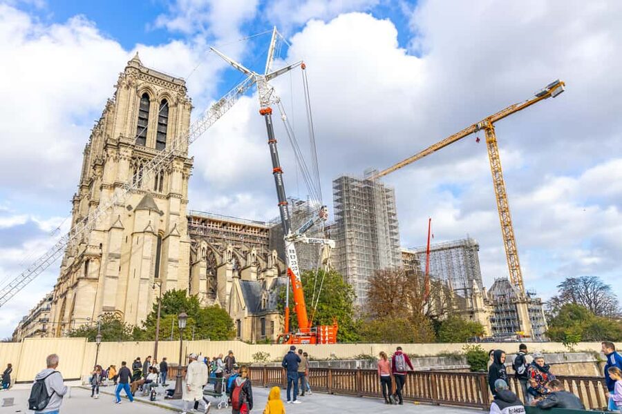 Paris: Walking Tour with Notre Dame or Ste-Chapelle Access - Who should book this Île de la Cité walk