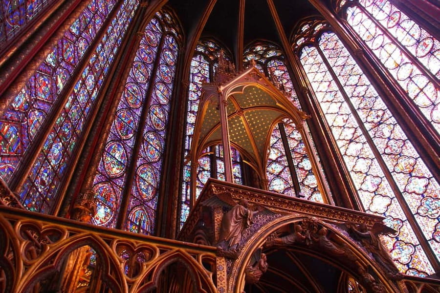 Paris: Walking Tour with Notre Dame or Ste-Chapelle Access - Sainte-Chapelle and its remarkable stained glass