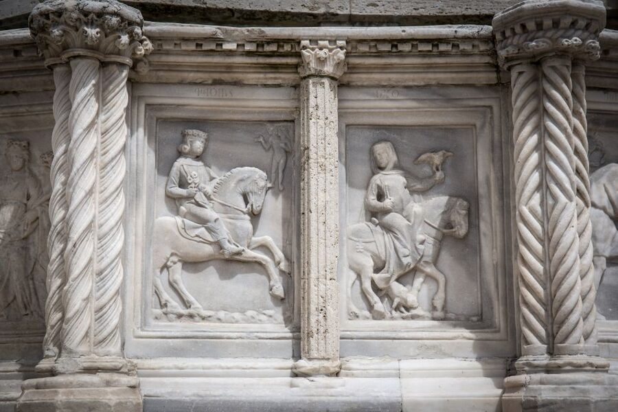 Perugia: Old Town Walking Tour, Piazza IV Novembre - Perugia begins in Piazza IV Novembre