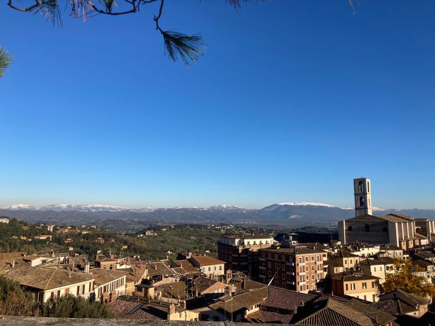 Perugia: Old Town Walking Tour, Piazza IV Novembre - The Etruscan Arch and Perugia’s old defenses