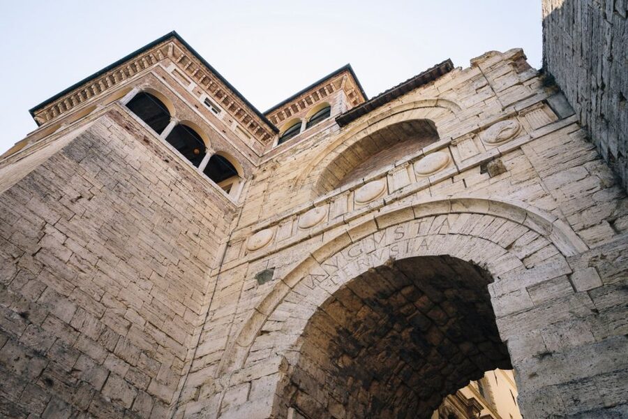 Perugia: Old Town Walking Tour, Piazza IV Novembre - Views from Perugia toward Assisi