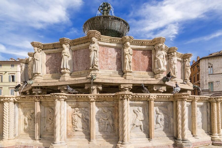 Perugia: Old Town Walking Tour, Piazza IV Novembre - What $35 buys you in 90 minutes