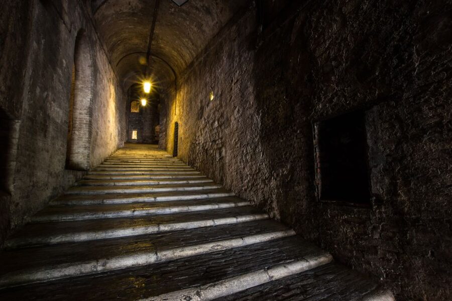 Perugia: Old Town Walking Tour, Piazza IV Novembre - From the Etruscans to Papal rule