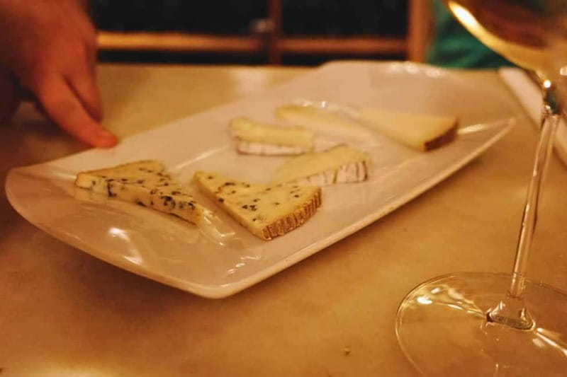 Picasso Museum and Walking Tour Plus Wine Tasting Upgrade - Entering the Picasso Museum on your own