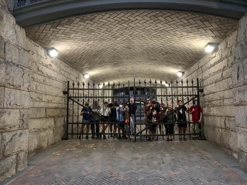 Pittsburgh: Evening Ghost & History Downtown Walking Tour - Who should book this walk?