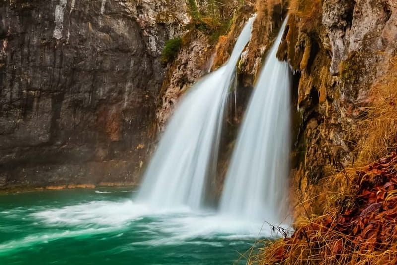 Plitvice Lakes: Guided Walking Tour with Bus and Boat Ride - Why Plitvice Lakes works best with a route