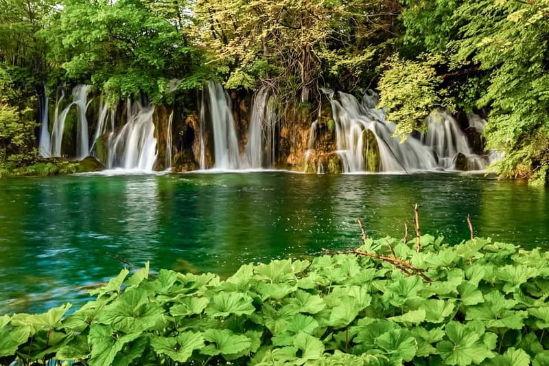 Plitvice Lakes: Guided Walking Tour with Bus and Boat Ride - Three hours, six hours, or a longer day