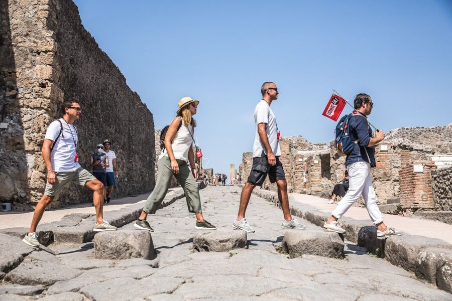 Pompeii: Guided Tour and Skip-the-Line Ticket - Via dell’Abbondanza and the marks of ordinary life