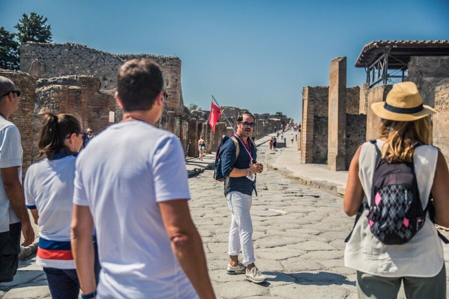 Pompeii: Guided Tour and Skip-the-Line Ticket - Thermopolium, bakery, and the food of Pompeii