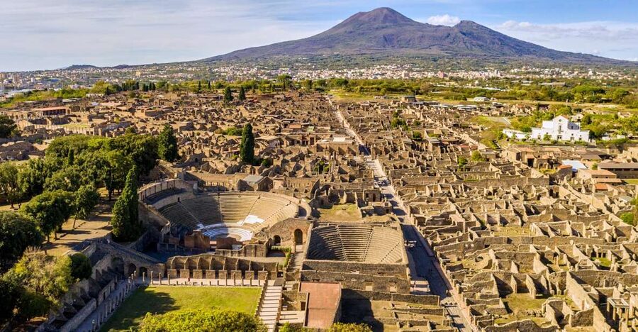 Pompeii: Guided Walking Tour with Entrance Ticket - Streets, shops, wine signs, and ordinary homes