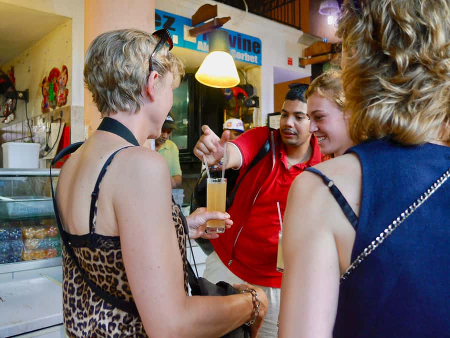 Port Louis: Street Eats and City Highlights Walking Tour - Key points at a glance