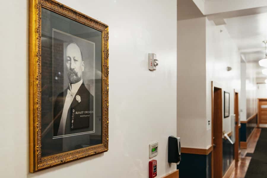 Portland: Ghosts, Poltergeists, and Psychopaths Walking Tour - The haunted hotel and other reported activity