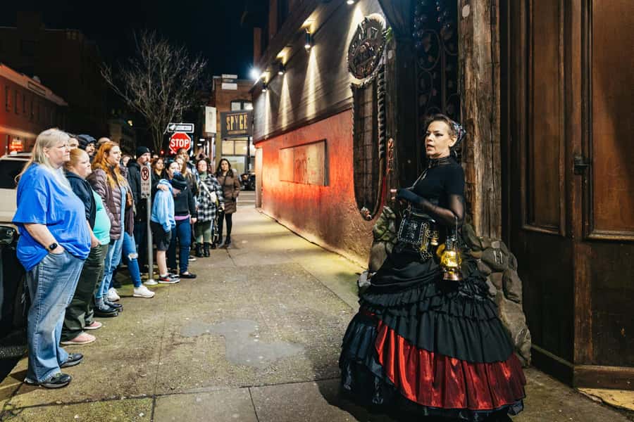 Portland: Ghosts, Poltergeists, and Psychopaths Walking Tour - Meeting the guide at the Harlow Hotel