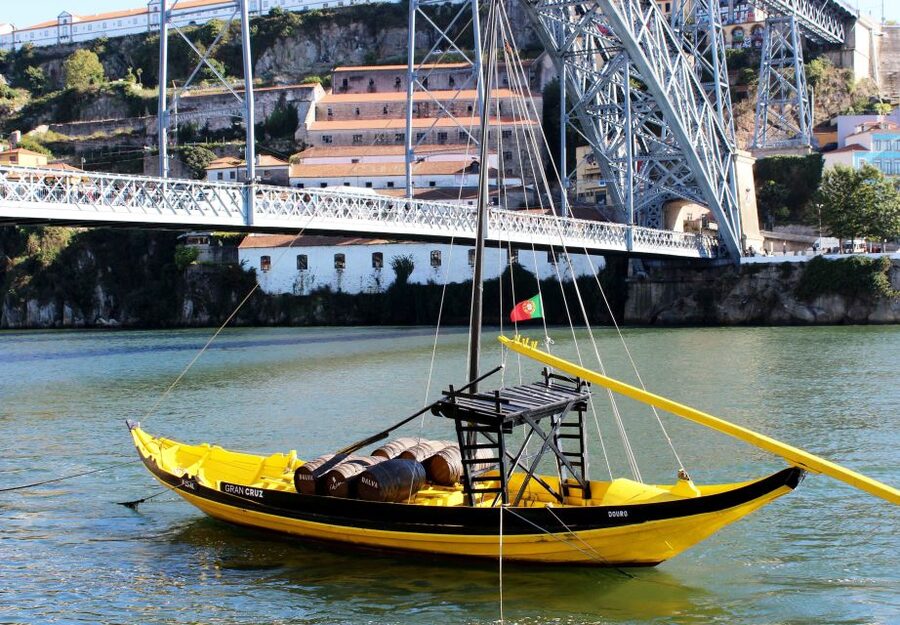 Porto: 3-Hour Walking City Tour & Lello Bookstore Visit - Porto Cathedral and the medieval streets