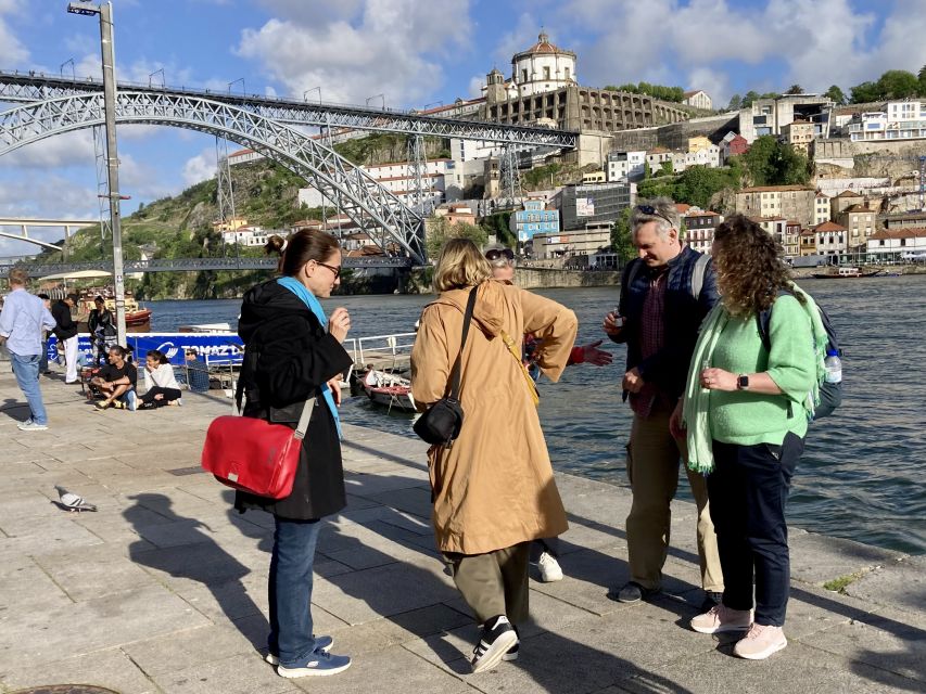 Porto: Highlights & hidden gems Walk - max 10 - Livraria Lello, Clérigos, and the old prison