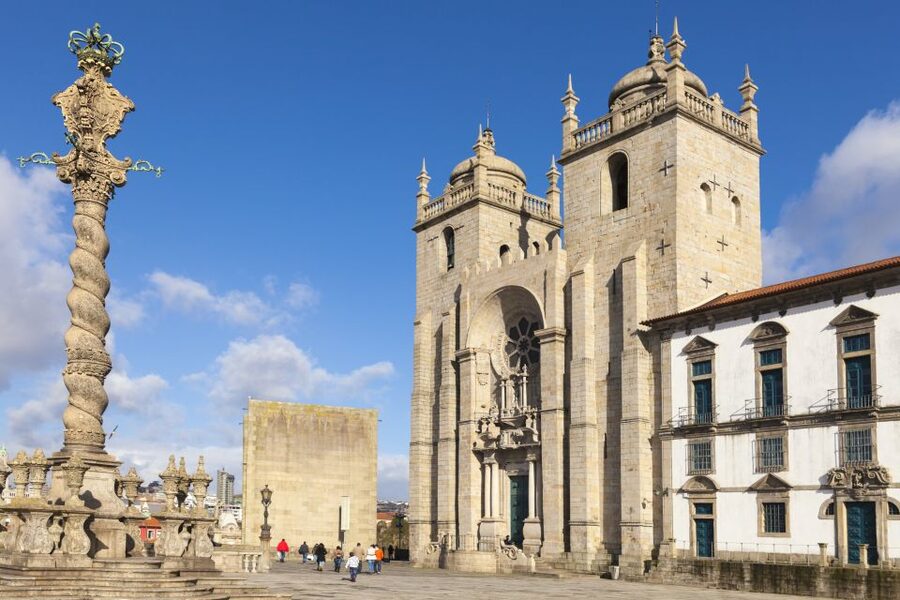 Porto: Historic City Center Walking Tour - São Bento Station and Porto’s blue-and-white story