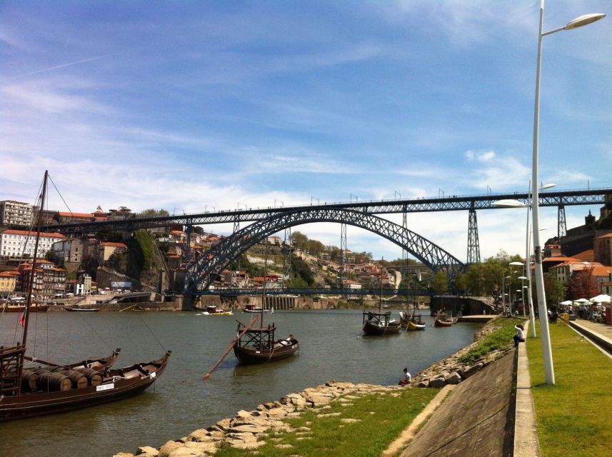 Porto: Historic City Center Walking Tour - Avenida dos Aliados and Porto’s grand civic center