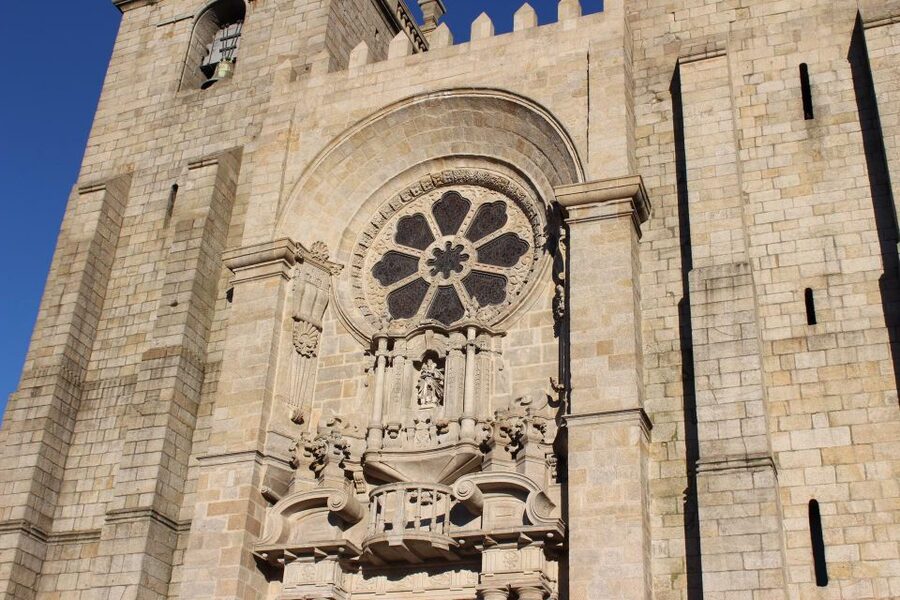 Porto: Historic City Center Walking Tour - Narrow streets, tiled houses, and the old neighborhood