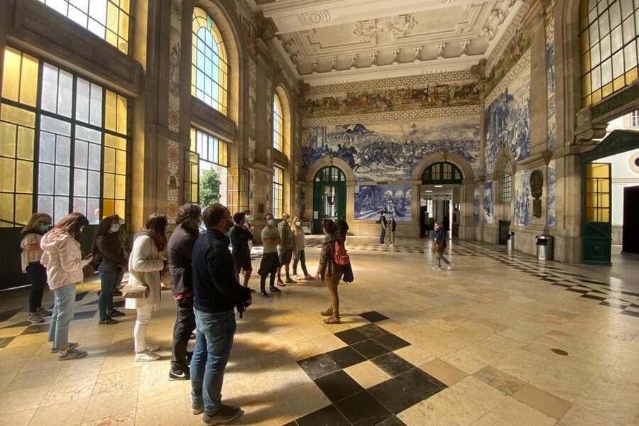 Porto: Historical Center Walking Tour - São Bento Station and the city’s changing streets