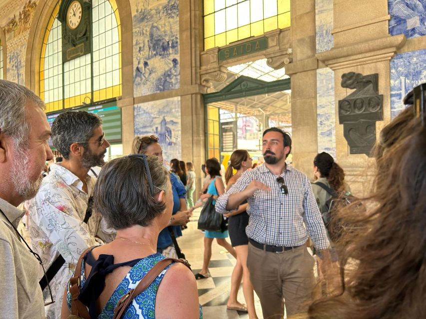 PORTO: Historical Walking Tour - São Bento Station and Avenida dos Aliados