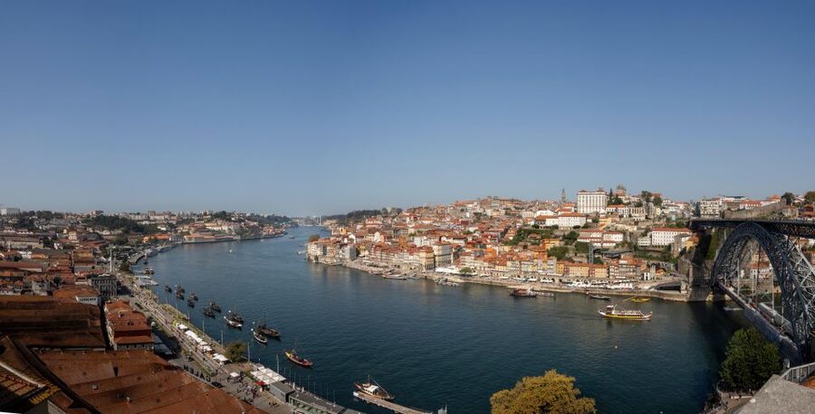 Porto: Walking Tour, Lello Bookshop, Boat and Cable Car - Cable car down to the Douro