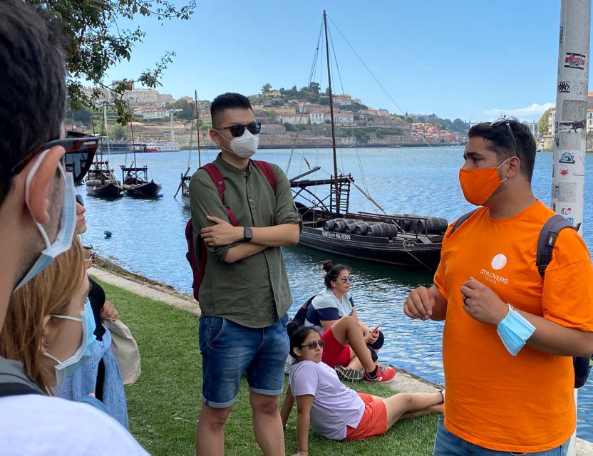 Porto: Wine Tasting with Tapas Walking Tour - What the guides add to the experience
