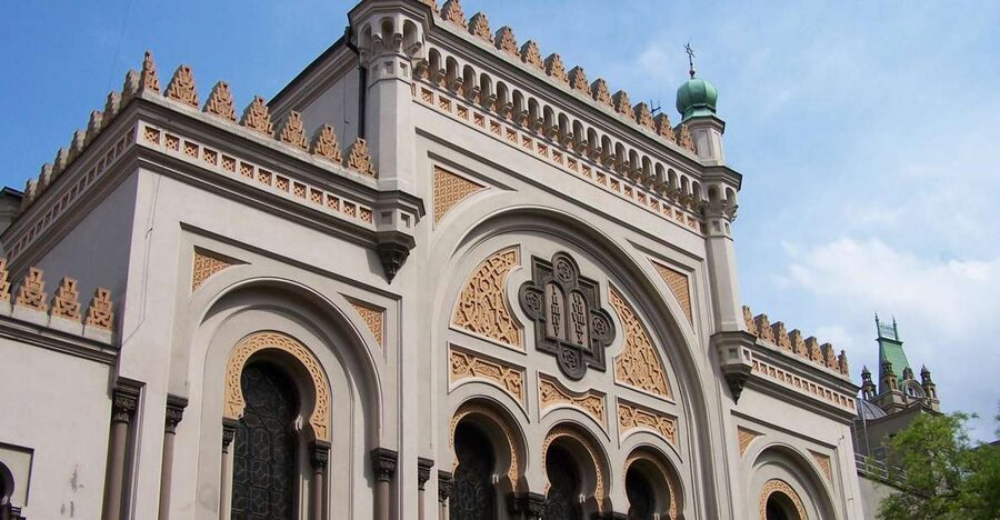 Prague: 2-Hour Old Town and Jewish Ghetto Walking Tour - What the guide adds to the walk