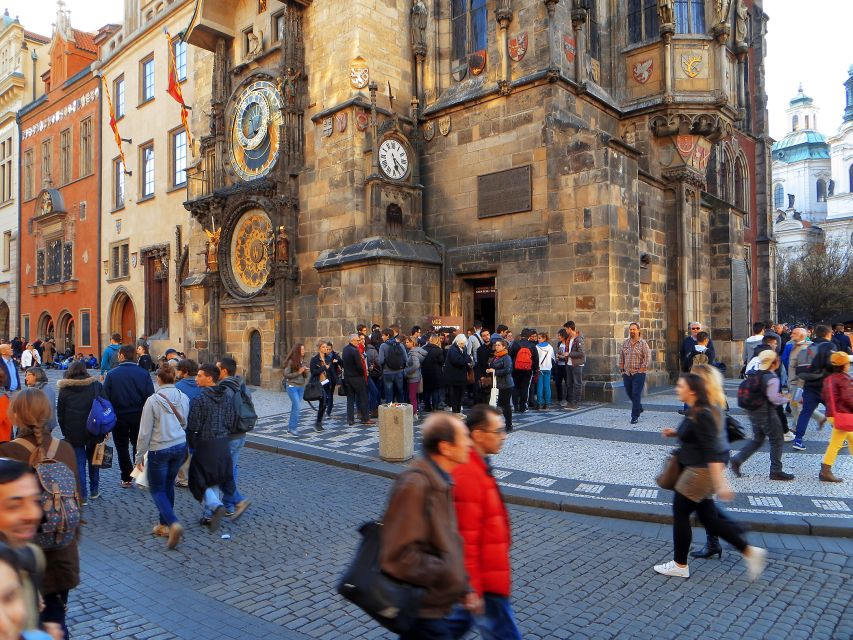 Prague: 2-Hour Old Town and Jewish Ghetto Walking Tour - Entering Josefov, Prague’s former Jewish ghetto