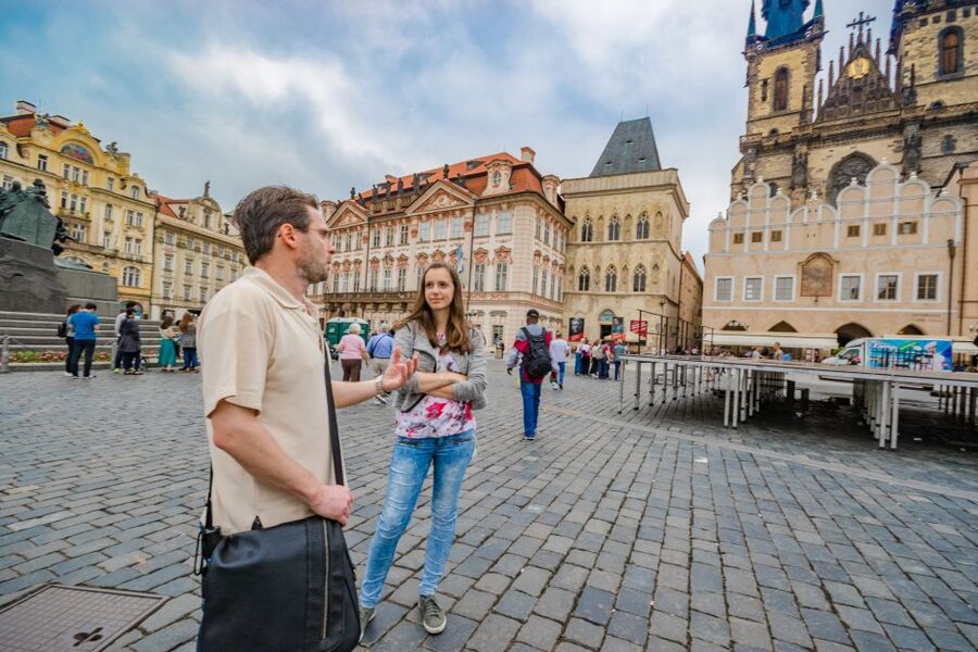 Prague: 3-Hour Walking Tour of Old Town & Prague Castle - The guides are the real value