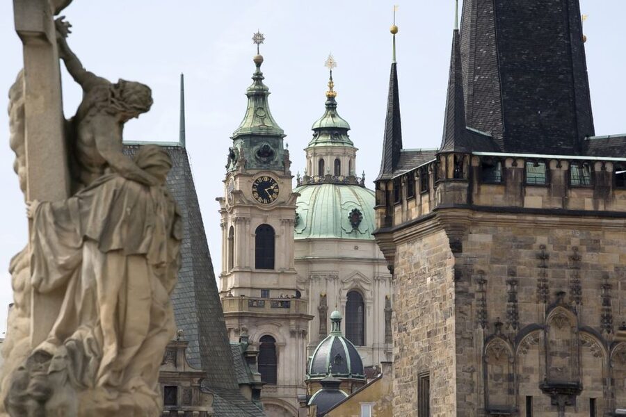 Prague: City Highlights Private Walking Tour - Adding a traditional Czech lunch