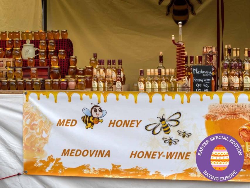 Prague: Food and Beer Guided Walking Tour with Tastings - Beer tasting and the Czech approach to a drink