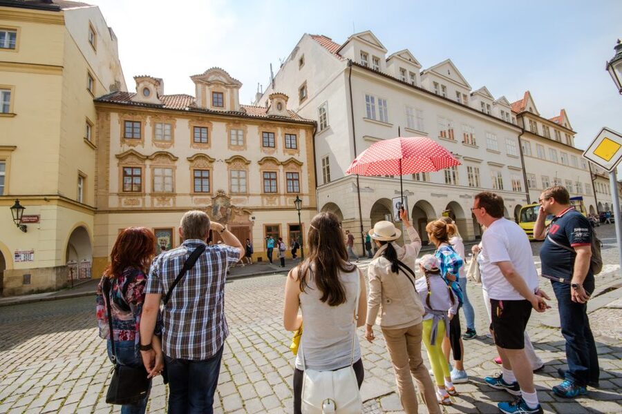 Prague: Guided Bus & Walking Tour with River Cruise & Lunch - A broad first look at Prague