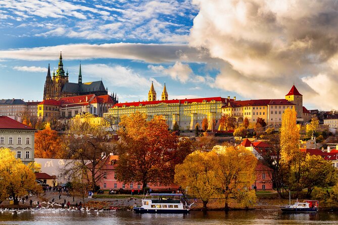 Prague Guided Walking Tour and Cruise with Authentic Czech Lunch - A traditional Czech lunch near the square