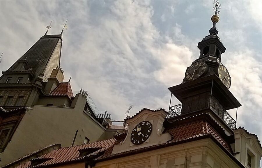 Prague: Old Town and Jewish Quarter Guided Walking Tour - Synagogues, streets, and stories instead of ticket queues
