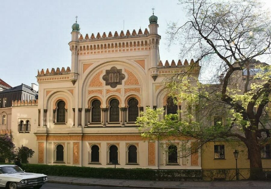 Prague: Old Town and Jewish Quarter Guided Walking Tour - Who should book this walk