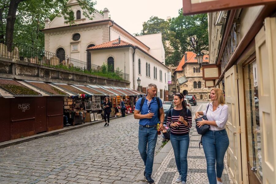Prague: Old Town and Jewish Quarter Guided Walking Tour - Josefov in the first 45 minutes