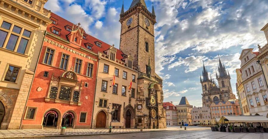 Prague: Old Town, Jewish Quarter & Astro Clock Walking Tour - Starting between Municipal House and Wenceslas Square