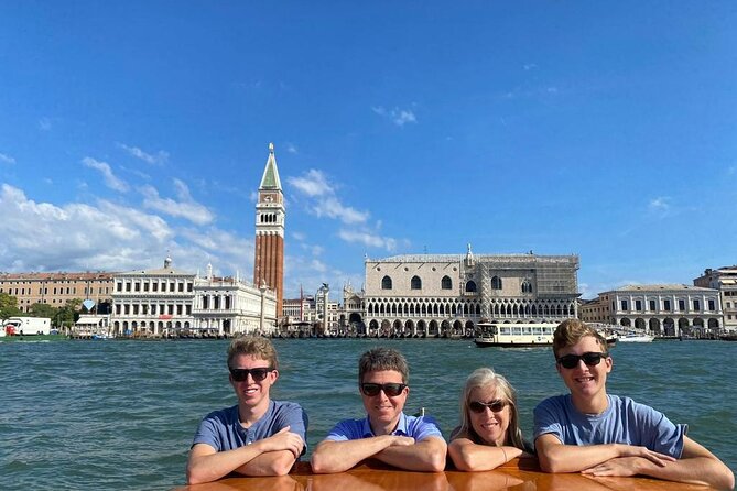 Private 3 hrs Venice Tour: St Mark's, Walking tour & Boat tour - Walking through Santa Maria Formosa and Castello