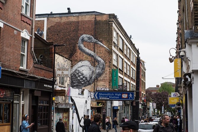 Private East End Food Tour: 7 Tastings with Bagels & Fish & Chips - How the guides affect the day