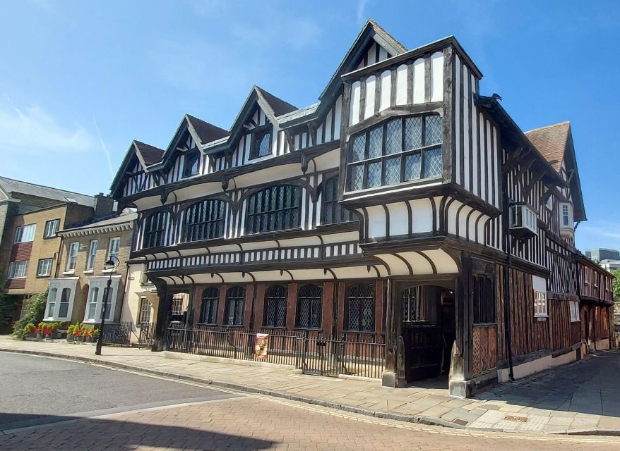 Private Southampton Walking Tour - Tudor House and the buildings that survived