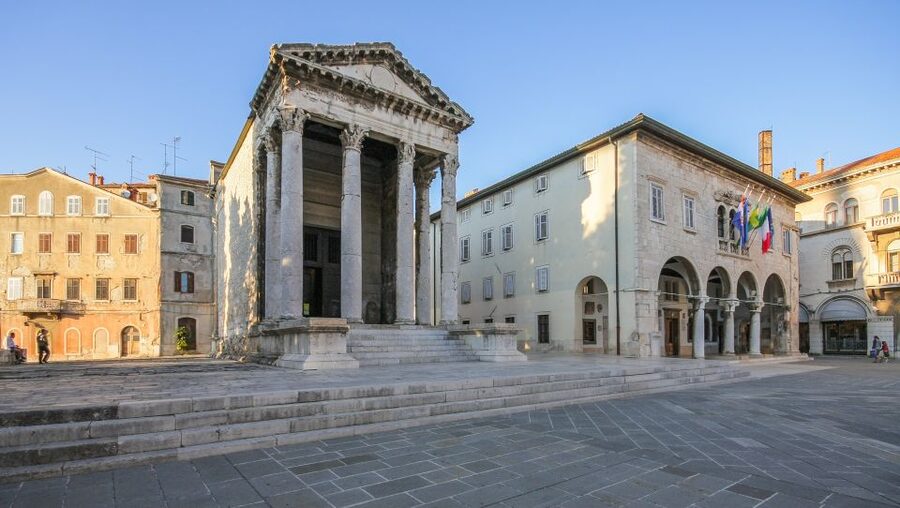 Pula: Historic Walking Tour with Local Guide & City Views - Forum Square, the August Temple and the city hall