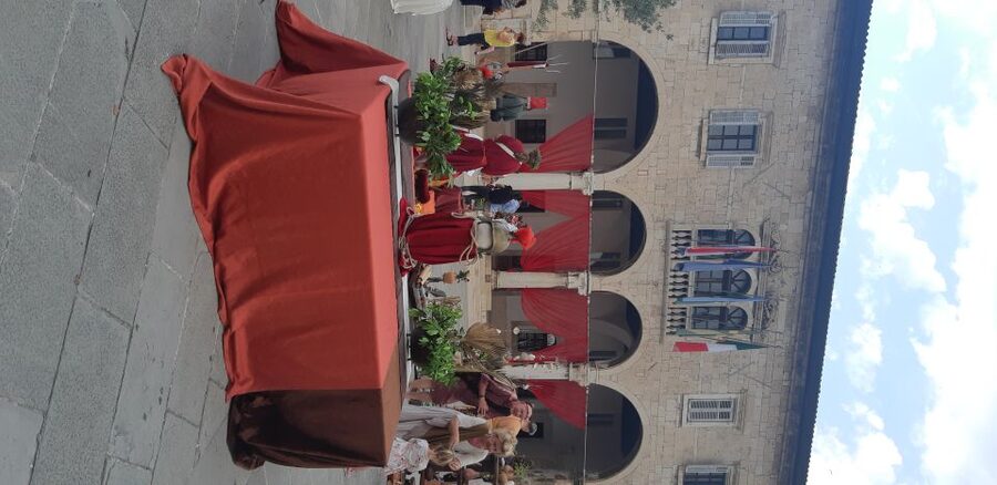 Pula: Historic Walking Tour with Local Guide & City Views - The farmers market and the taste of Istria