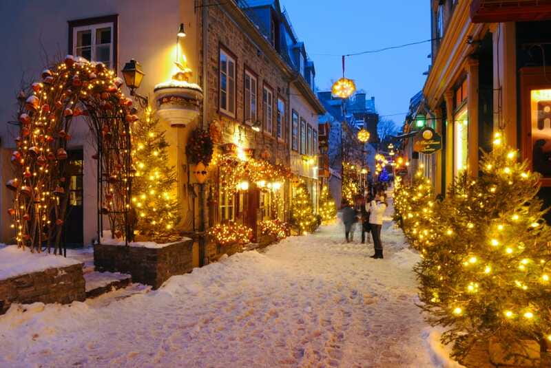 Quebec City: Christmas Magic Walking Tour in Old Quebec - How much Christmas spirit should you expect?