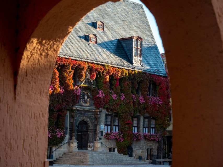 Quedlinburg: Guided City Highlights Walking Tour - Churches, the town hall, and the old towns public face